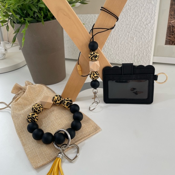 Bracelet Keychain Silicone Wood Beads/Lanyard Teacher Badge Holder Gift Set - Picture 3 of 7